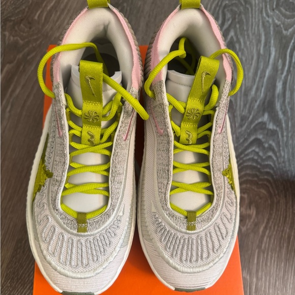 NWOT Nike Cosmic Unity 3 Sneakers - Picture 3 of 6